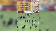 İşte o anlar… Çocuk futbolculara saldırdılar!