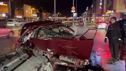 Avcılar E-5’te trafik kazasında otomobil hurda yığınına döndü: 2 yaralı
