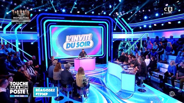 Plusieurs médias publient des SMS montrant que les enfants d'Alain Delon aurait remplacé sa chimiothérapie pour soigner son cancer par... des jus de fruits : Elle Mc Pherson s'est soignée au Texas comme ça