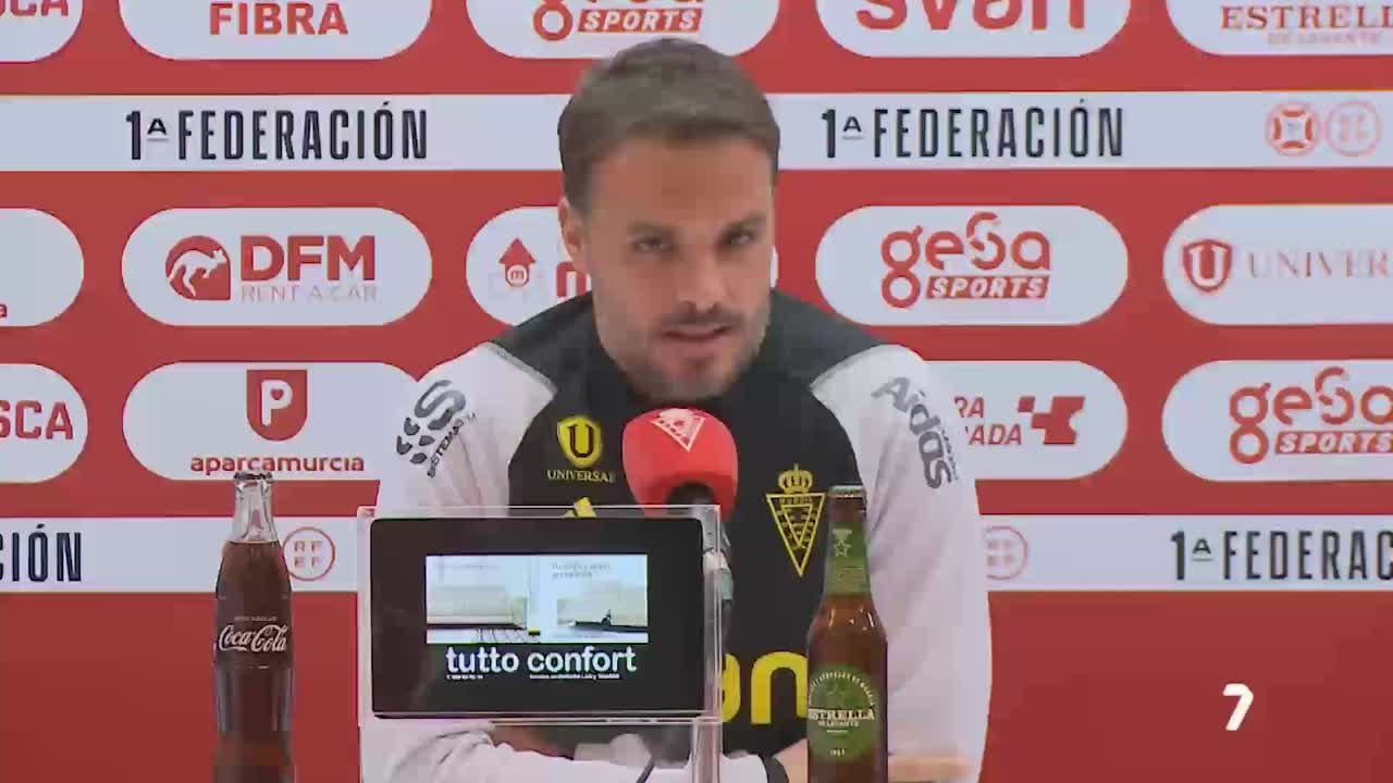 20 años de profesional, capitán del Murcia y se pega una rajada de aúpa: esto de Pedro León no pasa nunca