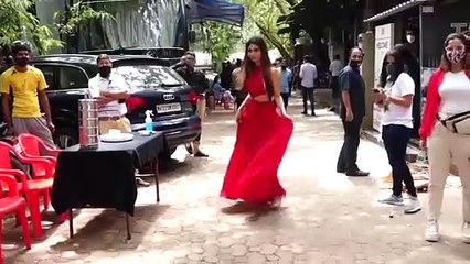 Mouni Roy's bossy look at the airport, swag seen in gray check pant suit