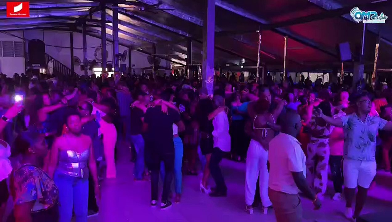 Soirée d'ouverture du carnaval à la ferme Zulémaro , en Guyane (1/2)