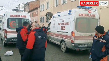 Kargo minibüsü otomobile çarptı: 5 yaralı