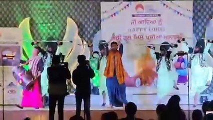 VIDEO: लोहडी: भांगडा -गिद्दा नृत्य पर थिरके लोग