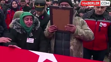 Şehit yakınlarının feryatları Mehmetçik'i ağlattı! Gözyaşlarını silah arkadaşı sildi