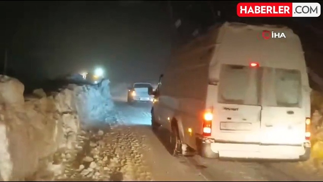 Derecik'te kar ve tipi nedeniyle sürücüler zor anlar yaşadı