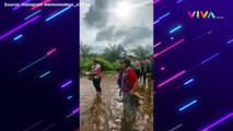 VIRAL! Pawang Banjir Beraksi, Tiup-tiup Terompet 'Sakti'