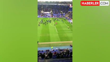 Reading-Port Vale maçında taraftarlar sahaya indi, maç yarıda kaldı
