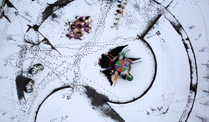 Karla kaplanan Pelitözü Göleti’nden büyüleyici manzaralar