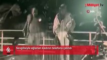 Sevgilisiyle eğlenen kadının telefonu çalındı