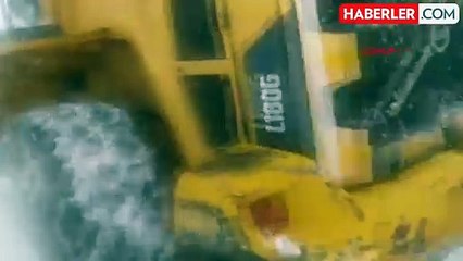 Kar nedeniyle kapanan yolda hasta çocuk hastaneye ulaştırıldı