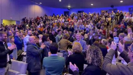 Entrada de Alfonso Rueda al acto del PP en La Coruña