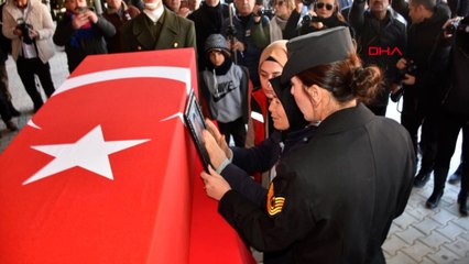 Piyade Sözleşmeli Er Kemal Batur, memleketi Niğde'de binlerce kişinin katılımıyla toprağa verildi