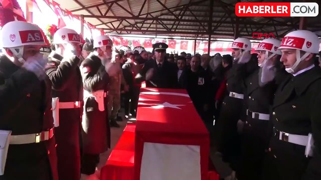PENÇE Kilit Harekatı'nda şehit olan Piyade Sözleşmeli Er Emrullah Gülmez toprağa verildi