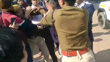 एसपी का ड्राइवर और सीओ का गनमैन भिड़े