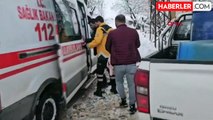Kardan kapanan yolda hastaneye kaldırılan bebek