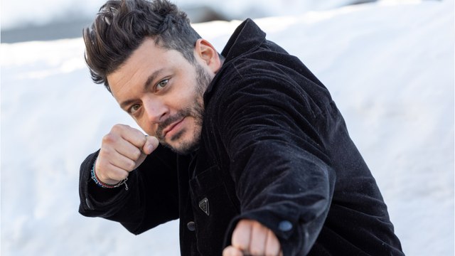 GALA VIDEO - PHOTO - Kev Adams sur un lit d’hôpital : l’humoriste rassure ses fans