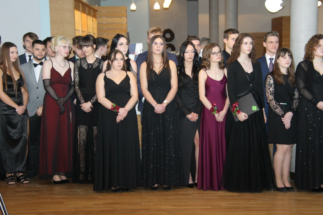 Studniówka 2024 w Zespole Szkół Ponadpodstawowych w Koźminie Wlkp. Cóż to był za bal!