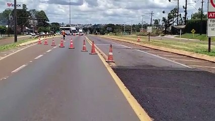 Obras de recapeamento asfáltico deixam trânsito lento na BR-277, em Cascavel