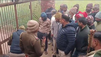 Dispute broke out on the way to crematorium, one party locked the gate