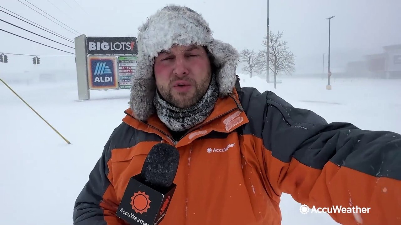 Drivers getting stuck in deep snow near Buffalo