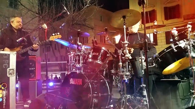 Ancona, in migliaia in centro per il tributo a Pino Daniele