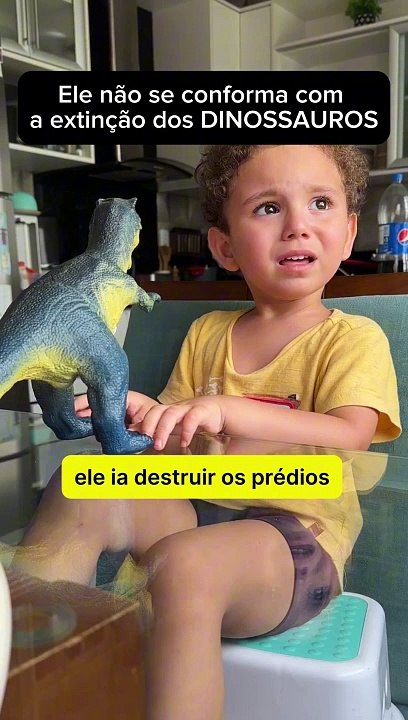 Menino de SC não se conforma com extinção dos dinossauros e viraliza