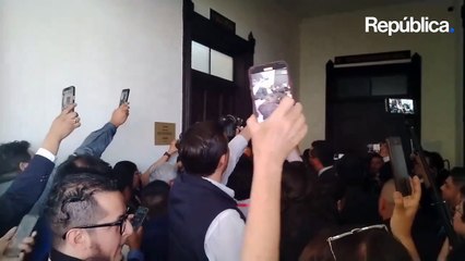 Скачать видео: Diputados electos ingresan a la fuerza a salón donde analizaban credenciales