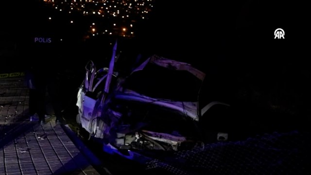 Araç şarampole devrildi: Ölü ve yaralılar var