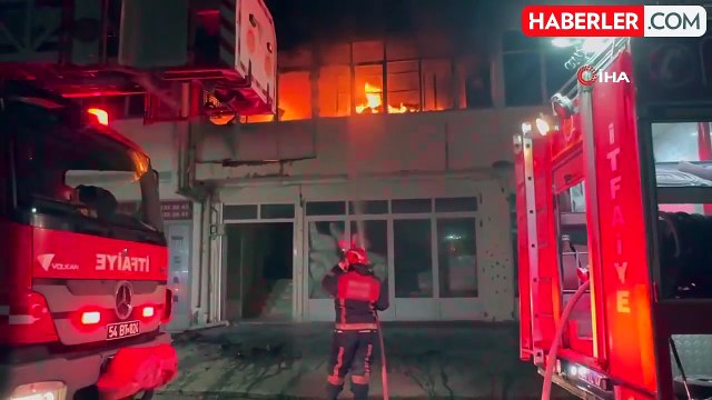 Koltuk üretimi yapan atölye alev alev yandı