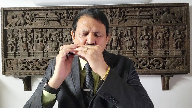 Ruk Jana Nahin Tu Kahin Haar Ke - Film Imtihan 1974 on Harmonica Live Performance by Mukund Kamdar