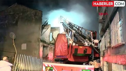 FATİH'te Metruk Ahşap Binada Yangın Çıktı