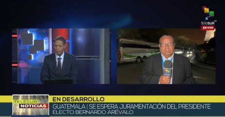 Diputados arriban al Teatro Nacional para juramentar a Bernardo Arévalo