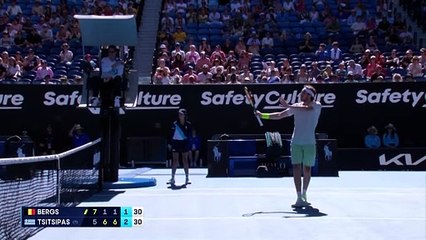 Une balle à quelques centimètres de la tête de son adversaire : Tsitsipas a frôlé la correctionnelle