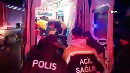 Gebze'de kamyonet bariyerlere ok gibi saplandı: 1 yaralı