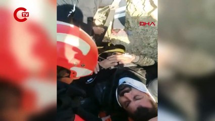 KAYALIKLARA DÜŞEN YAMAÇ PARAŞÜTÇÜSÜ YARALANDI