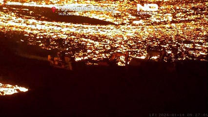 گدازه‌های آتشفشان به شهر گرینداویک ایسلند رسید