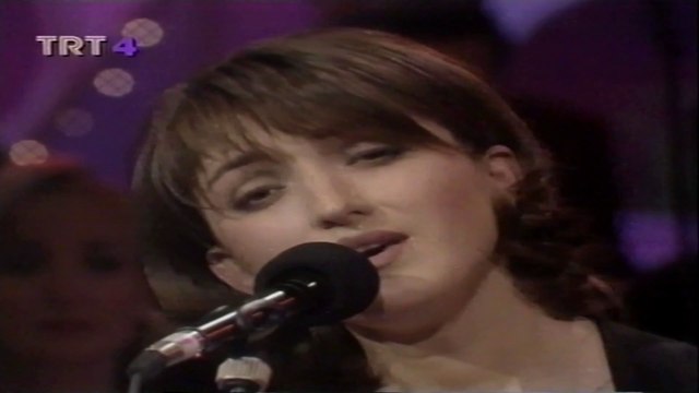 Çiğdem Yarkın / Kalbim yine üzgün seni andım da derinden