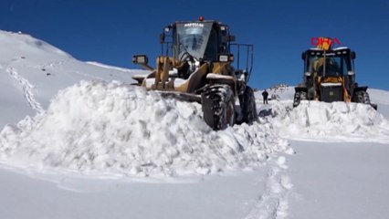 Van'da kardan kapanan 671 yerleşim yerinden 555'i ulaşıma açıldı