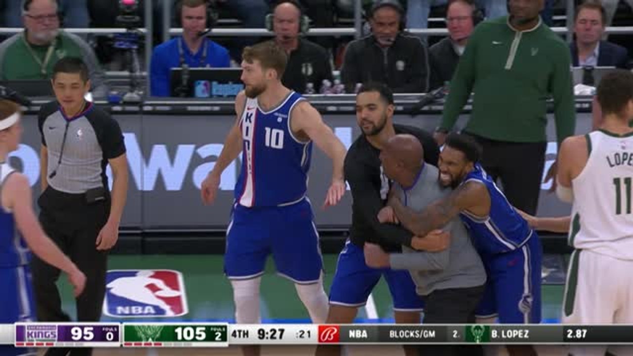Kings coach Brown ejected after screaming at ref