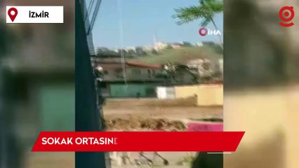 İzmir'de sokak ortasında silahlı çatışma kamerada