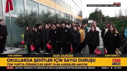 Öğrenciler şehitler için bir dakikalık saygı duruşunda bulundu