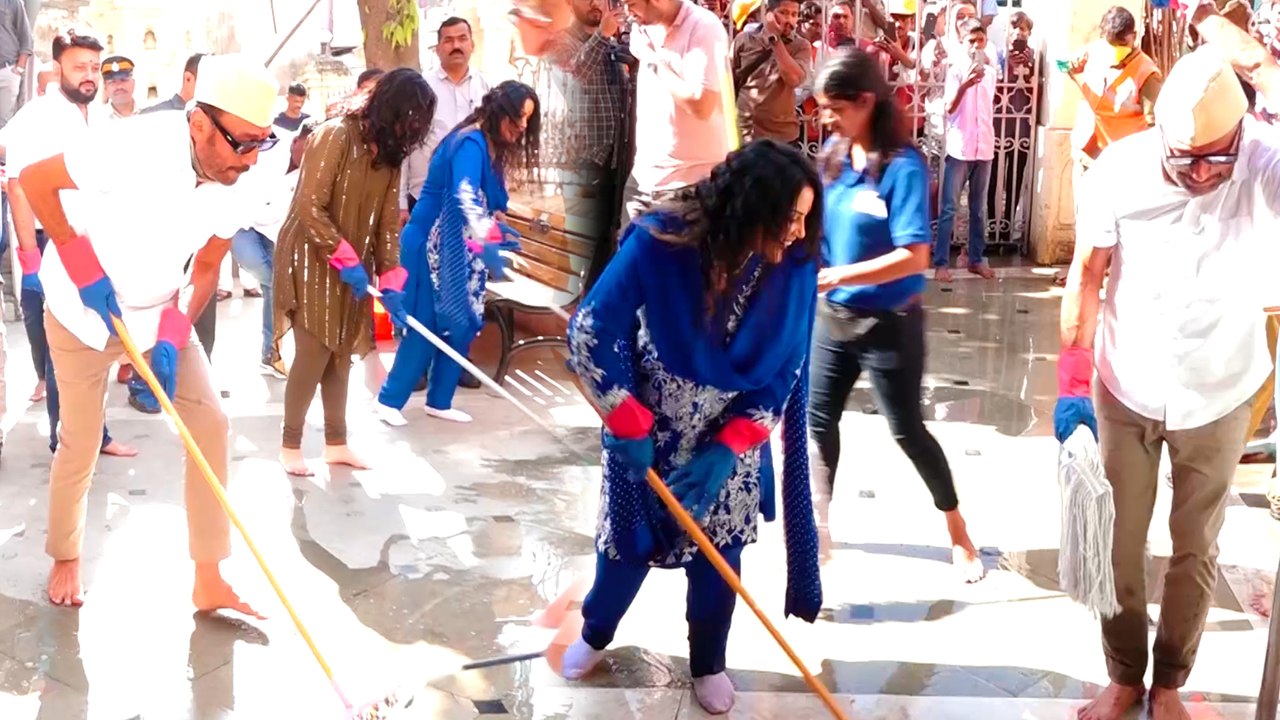 Jackie Shroff और Amruta Fadnavis ने मुंबई के एक पुराने राम मंदिर परिसर की साफ सफाई में लिया हिस्सा