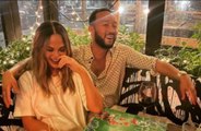 A John Legend y Chrissy Teigen les gusta mantener las cosas calientes en su relación