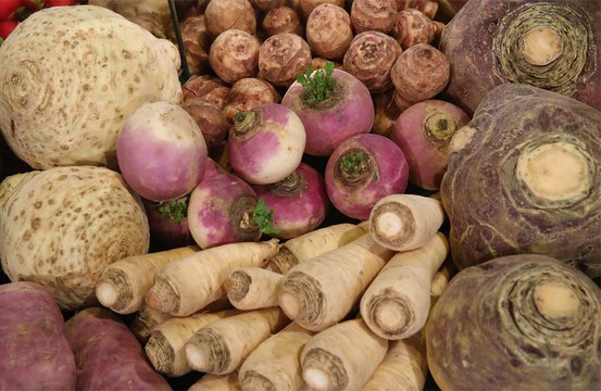 Watching another person show a visible dislike of vegetables can influence your own thoughts on the healthy snacks.