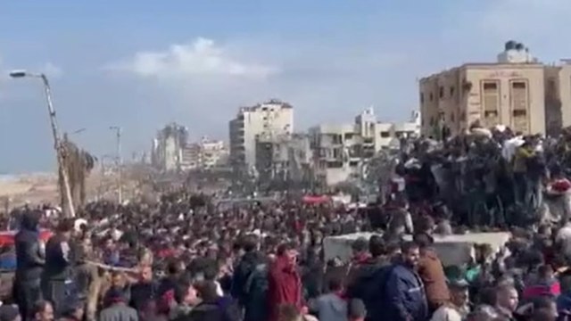 İsrail gıda yardımı için toplananları vurdu...