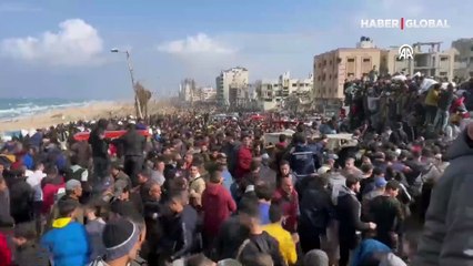 Kan donduran görüntü... Gıda yardımı için toplananlara kurşun yağdırdılar!