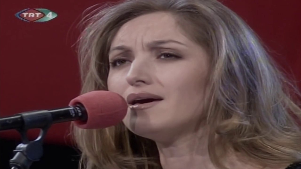 Çiğdem Yarkın   / Gurbet o kadar acı ki ne varsa içimde