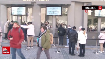 Ayasofya'da girişler ayrıldı, turistler ücret ödemeye başladı