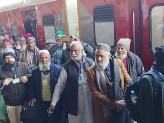 Pakistan Pilgrims: किसी आंखों से छलके आंसू, तो किसी ने मांगी दुआ